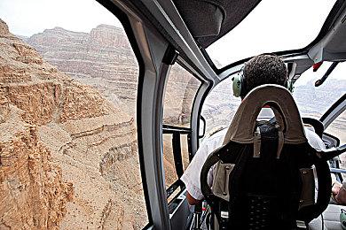 《怪物猎人：崛起》新版本发布 “曙光”DLC预加载